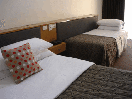 Burkes Hotel Motel - Accommodation in Surfers Paradise 2