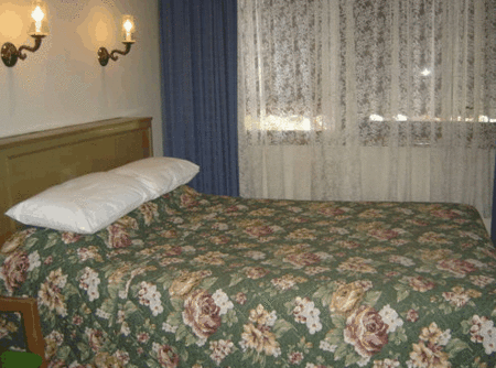 Burkes Hotel Motel - Accommodation in Surfers Paradise 3