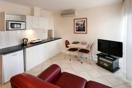 Best Western Ensenada Motor Inn And Suites - Accommodation in Surfers Paradise 3