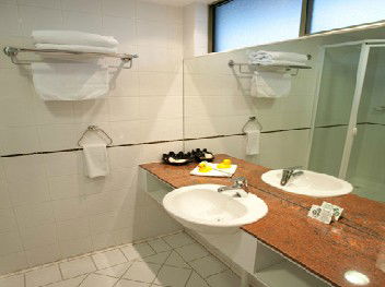 The Waverley International Hotel - Accommodation in Surfers Paradise 2
