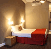 Rose and Crown Hotel - Accommodation in Surfers Paradise