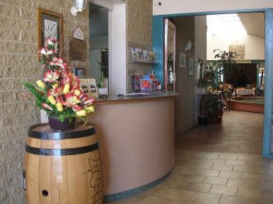 Travellers Rest And The Courtyard Restaurant - Accommodation in Surfers Paradise 3