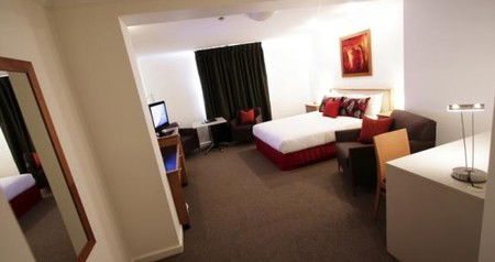 Townhouse Hotel - Accommodation in Surfers Paradise 0