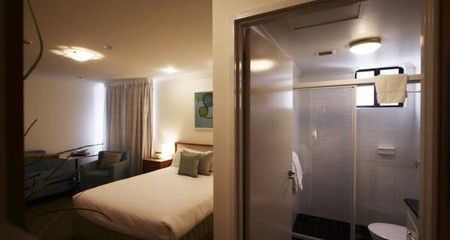Townhouse Hotel - Accommodation in Surfers Paradise 2