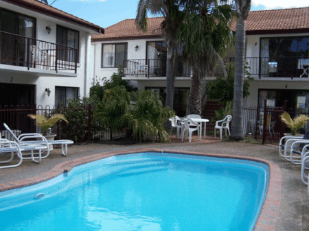 Peninsular Apartments - Accommodation in Surfers Paradise
