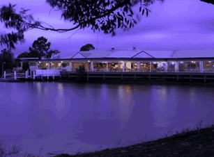 Waterfront Hotel - Accommodation in Surfers Paradise 2