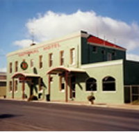 National Hotel - Accommodation in Surfers Paradise