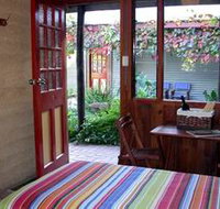 Red Poles - Accommodation in Surfers Paradise