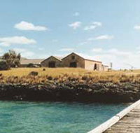 Mt Dutton Bay Woolshed Hostel - Accommodation in Surfers Paradise