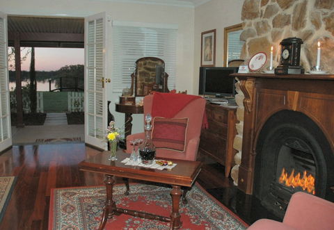 Paringa House B&B Stone Cottages - Accommodation in Surfers Paradise 6