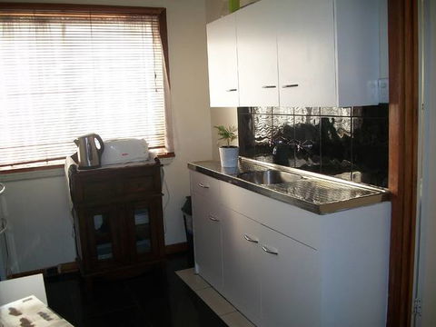Beachside Apartment - Hove - Accommodation in Surfers Paradise 1