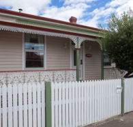 Newdegate House - Accommodation in Surfers Paradise