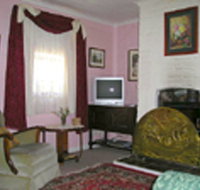 Hollyhock Cottage - Accommodation in Surfers Paradise