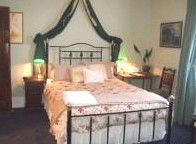 Undine Colonial Accommodation - Accommodation in Surfers Paradise 2