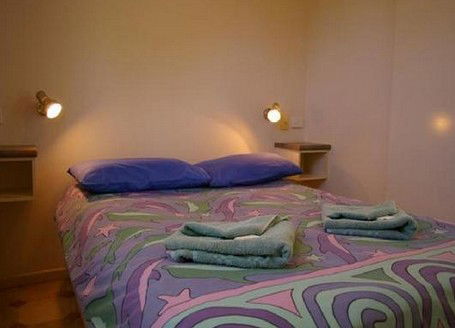 Ashs Holiday Units And Cafe - Accommodation in Surfers Paradise 2