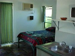 Gee Dees Family Cabins - Accommodation in Surfers Paradise 3