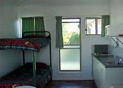 Gee Dees Family Cabins - Accommodation in Surfers Paradise 5