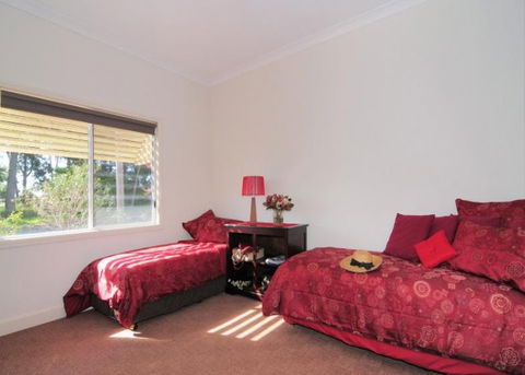 Diamond Cottages - Accommodation in Surfers Paradise 2