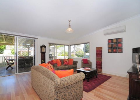 Diamond Cottages - Accommodation in Surfers Paradise 3