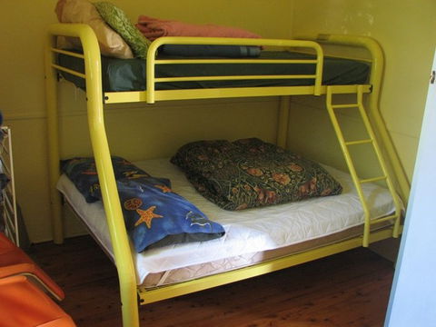 South Coast Holiday Cottages - Accommodation in Surfers Paradise 4