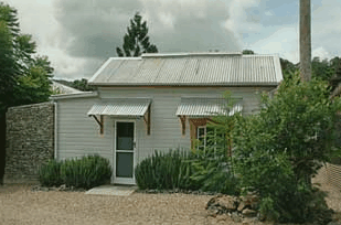 Mavis's Kitchen and Cabins - Accommodation in Surfers Paradise