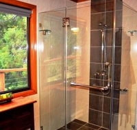 A Waterfall Hideout-Rainforest Cabin for Couples - Accommodation in Surfers Paradise