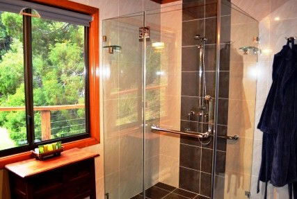 A Waterfall Hideout-Rainforest Cabin For Couples - Accommodation in Surfers Paradise 0
