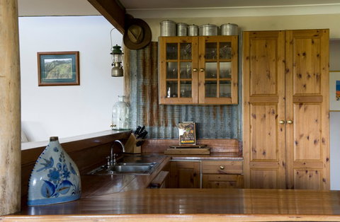 Yaraandoo Lakeside Retreat - Accommodation in Surfers Paradise 1