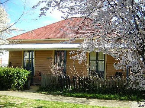 Cooma Cottage - Accommodation - Accommodation in Surfers Paradise 0