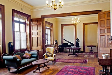 Mandelson's Of Goulburn - Accommodation in Surfers Paradise 2
