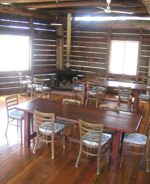 Hidden Valley Cabins - Accommodation in Surfers Paradise 1