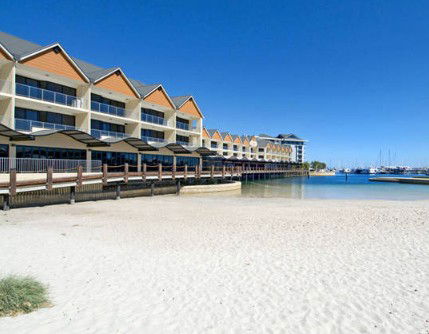 Quality Suites Crest Mandurah - Accommodation in Surfers Paradise 1