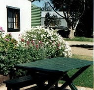 Dunalan Host Farm Cottage - Accommodation in Surfers Paradise