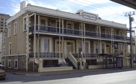 Glenelg Beach Hostel - Accommodation in Surfers Paradise