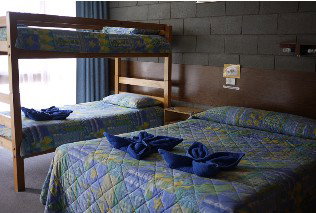 The Castle Creek Motel - Accommodation in Surfers Paradise 2