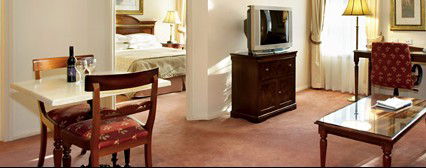 Canterbury International Hotel - Accommodation in Surfers Paradise 1