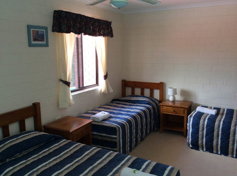 Cleveland Visitor Villas Motel & Shailer Park Garden Villas - Accommodation in Surfers Paradise 3