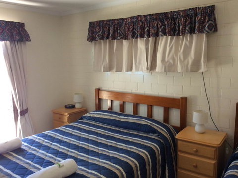 Cleveland Visitor Villas Motel & Shailer Park Garden Villas - Accommodation in Surfers Paradise 4