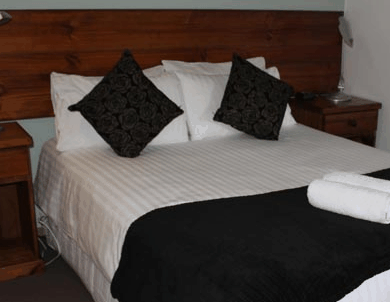 Tullah Lakeside Chalets - Accommodation in Surfers Paradise 1