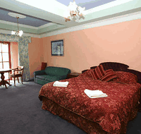 Hatchers Manor - Accommodation in Surfers Paradise