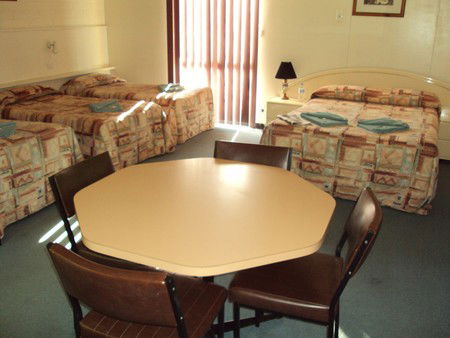 Leongatha Motel - Accommodation in Surfers Paradise 1