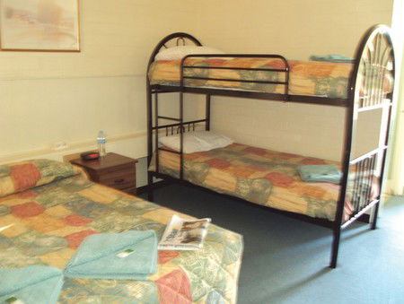 Leongatha Motel - Accommodation in Surfers Paradise 2