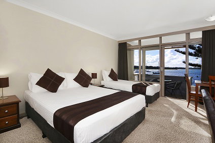 Waters Edge Country Comfort - Accommodation in Surfers Paradise 0