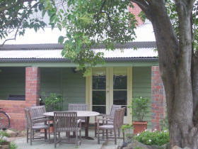 Bell Cottage - Accommodation in Surfers Paradise 0