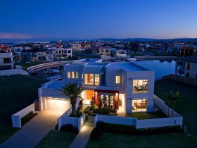 Valencia - Accommodation in Surfers Paradise 0