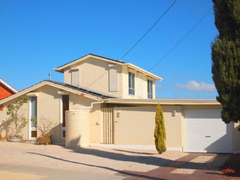 Homes Down Under - Accommodation in Surfers Paradise 2