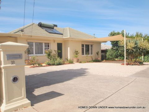 Homes Down Under - Accommodation in Surfers Paradise 3