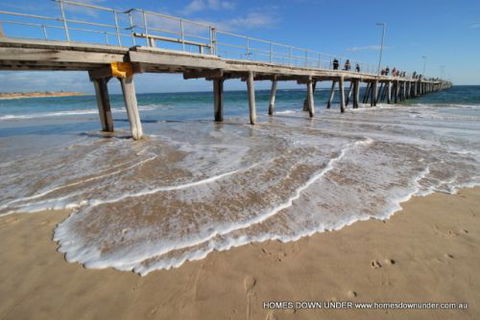 Homes Down Under - Accommodation in Surfers Paradise 6