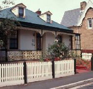 Barton Cottage - Accommodation in Surfers Paradise