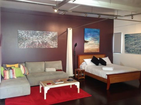 ArtHOUSE Beachfront Accommodation - Accommodation in Surfers Paradise 3